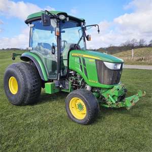 Tractor compact John Deere 4066R LV04, Anul 2016