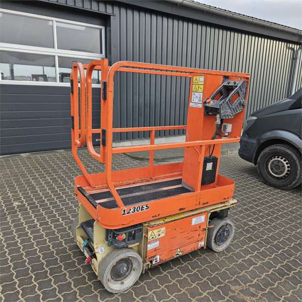 Platformă Verticală JLG 1230 ES, Anul 2015