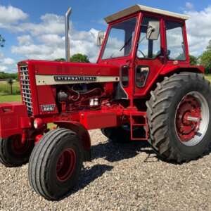 Tractor International Farmall 826, Anul 1971