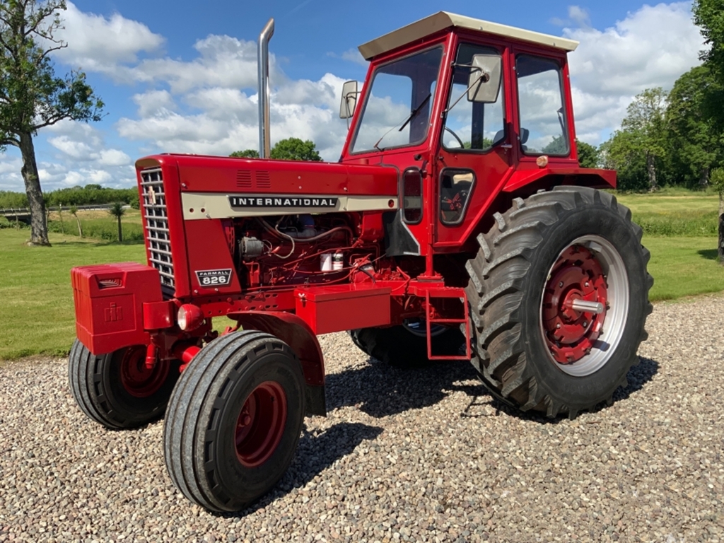 Tractor International Farmall 826, Anul 1971