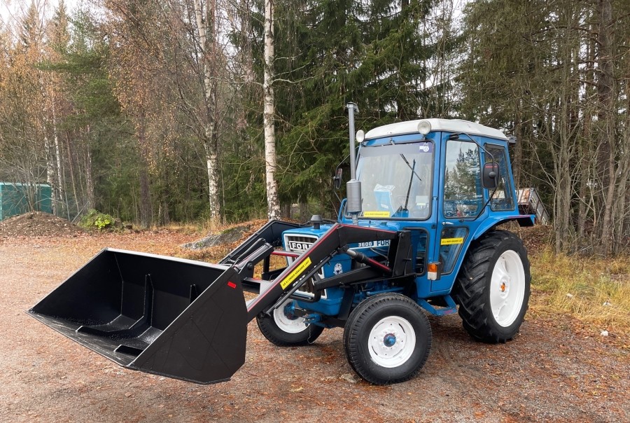 Tractor Ford 3600, Anul 1977