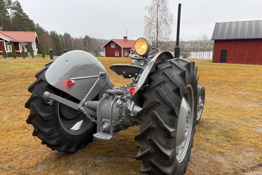 Tractor Massey Ferguson TEA-20 B, Anul 1955 - Imagine 5