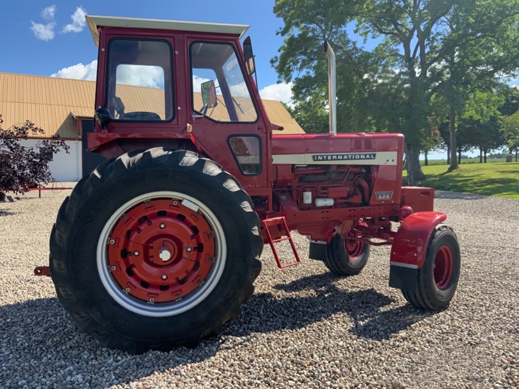 Tractor International Farmall 826, Anul 1971 - Imagine 6