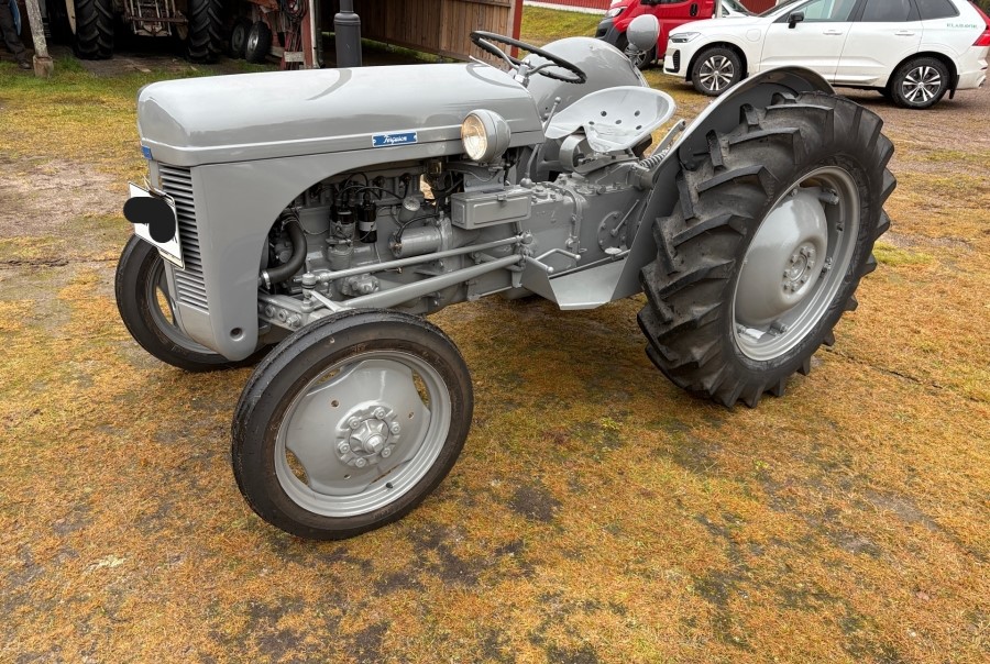 Tractor Massey Ferguson TEA-20 B, Anul 1955 - Imagine 2