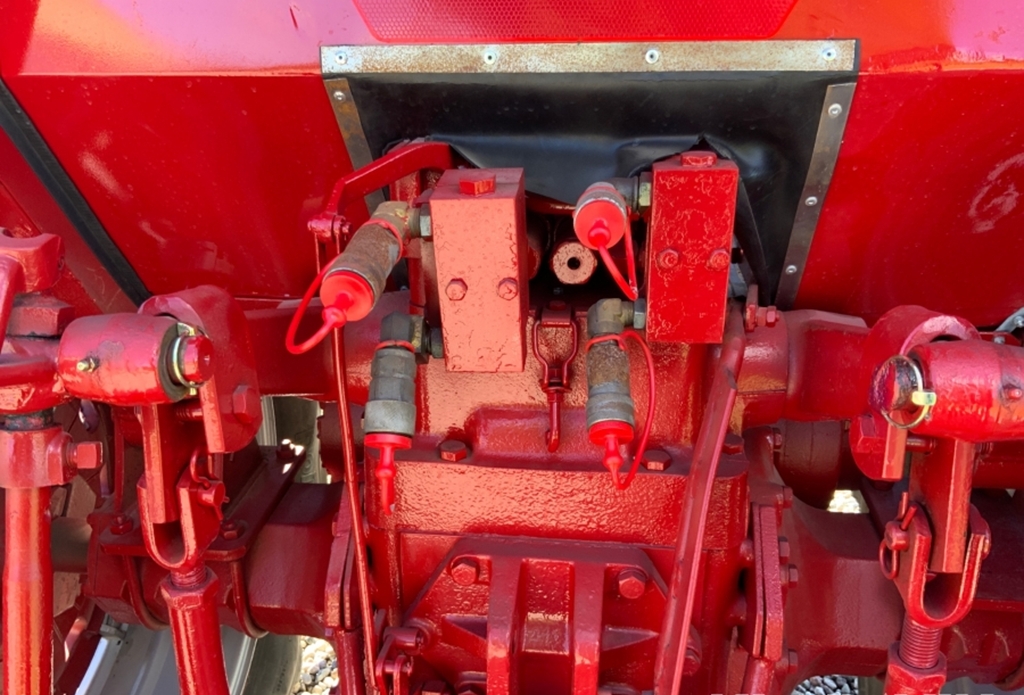 Tractor International Farmall 826, Anul 1971 - Imagine 11