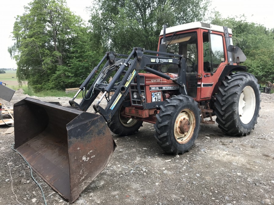 Tractor INTERNATIONAL 585 XL, Anul 1985