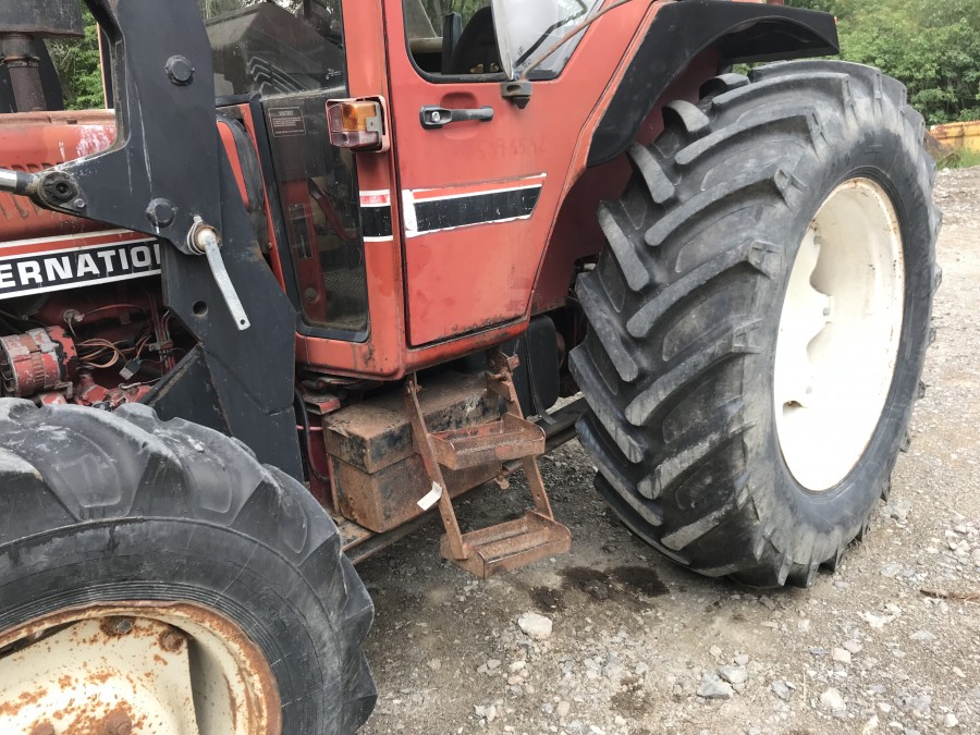 Tractor INTERNATIONAL 585 XL, Anul 1985 - Imagine 11