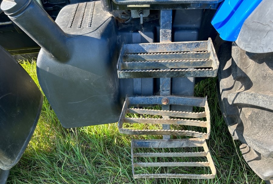 Tractor New Holland TS 115, Anul 2003 - Imagine 14