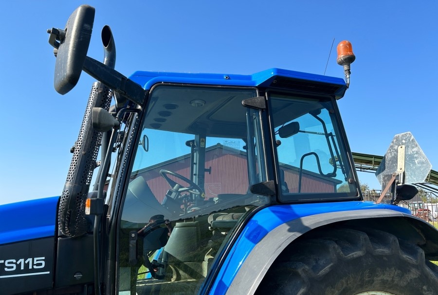 Tractor New Holland TS 115, Anul 2003 - Imagine 15