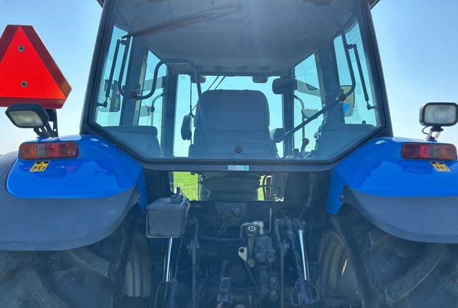 Tractor New Holland TS 115, Anul 2003 - Imagine 18