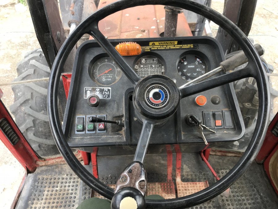 Tractor INTERNATIONAL 585 XL, Anul 1985 - Imagine 24