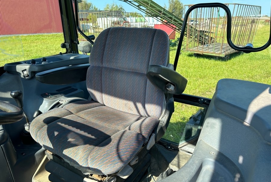 Tractor New Holland TS 115, Anul 2003 - Imagine 36