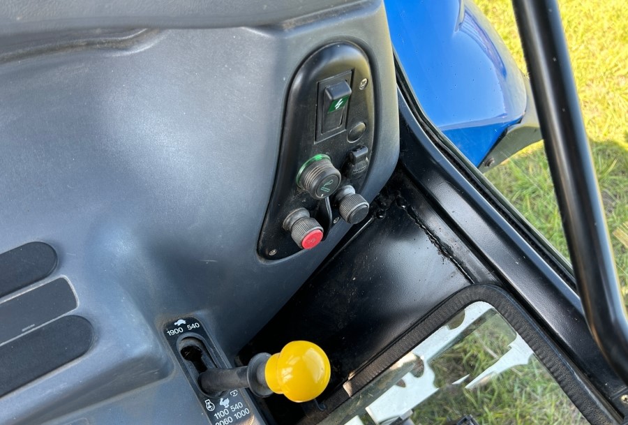 Tractor New Holland TS 115, Anul 2003 - Imagine 40